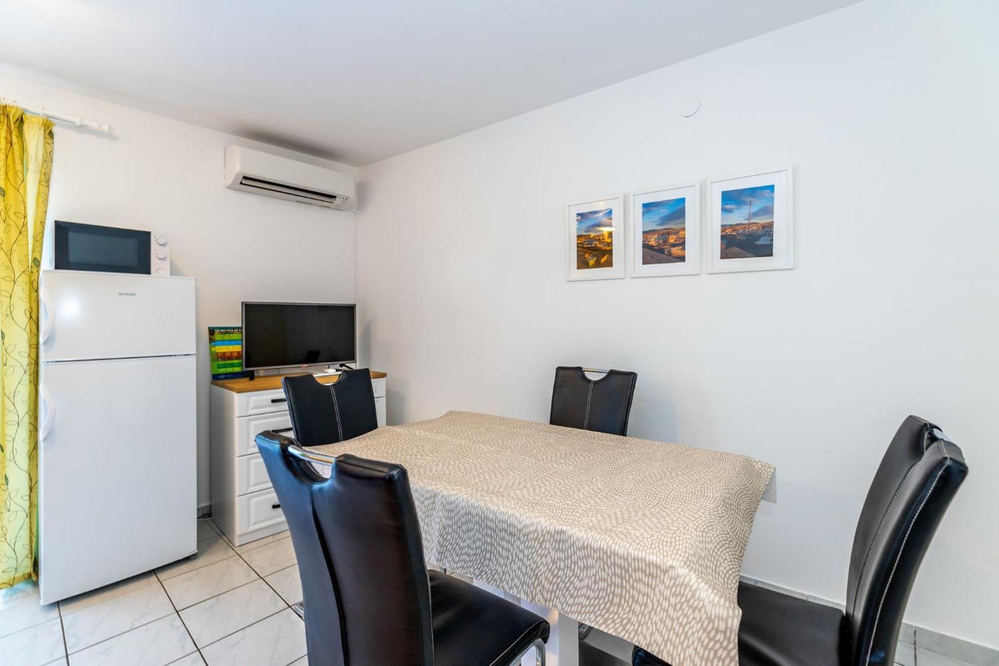 Apartments Oleander Kricin باشْكا المظهر الخارجي الصورة